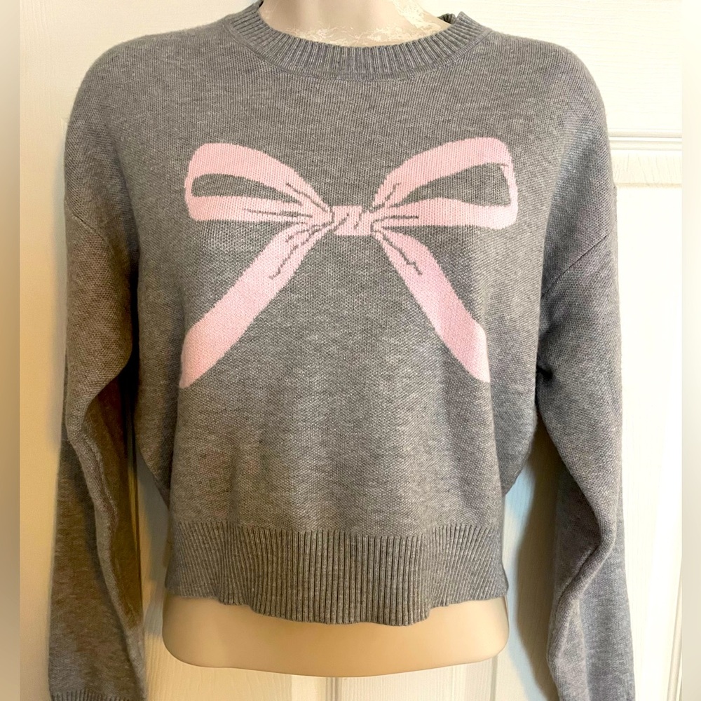 No Boundaries Cropped Bow Sweater‎ Size 0-2
